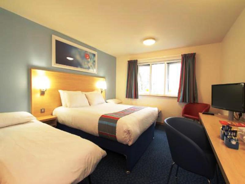 Travelodge Leeds Central Экстерьер фото