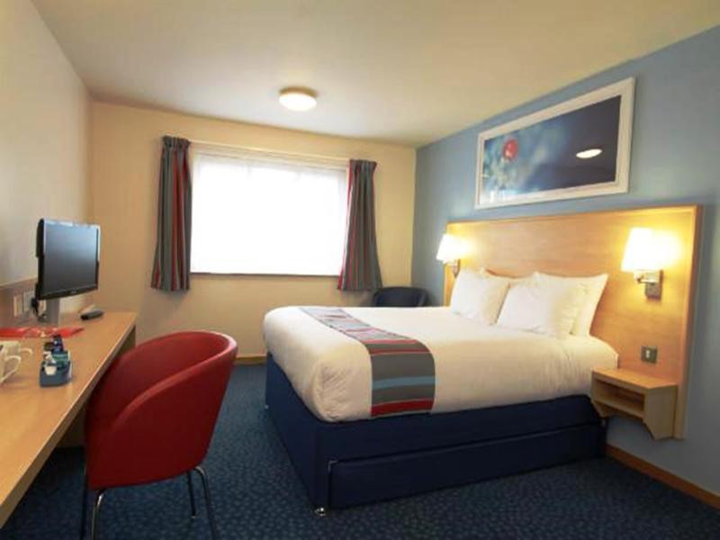 Travelodge Leeds Central Экстерьер фото