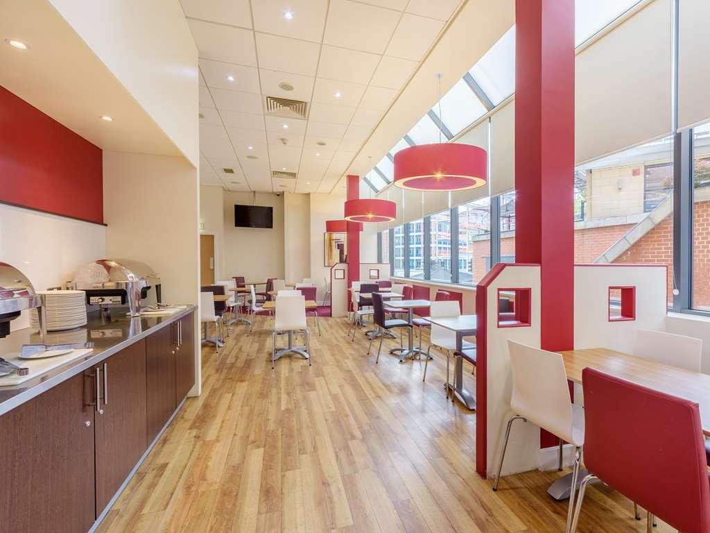 Travelodge Leeds Central Ресторан фото