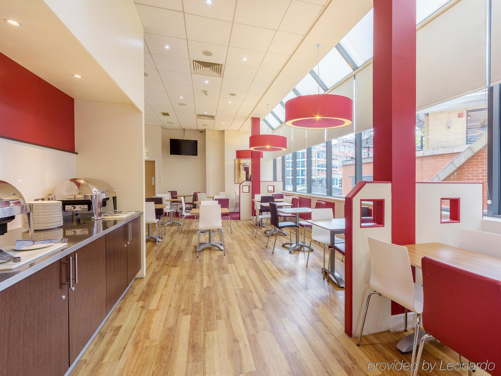Travelodge Leeds Central Экстерьер фото