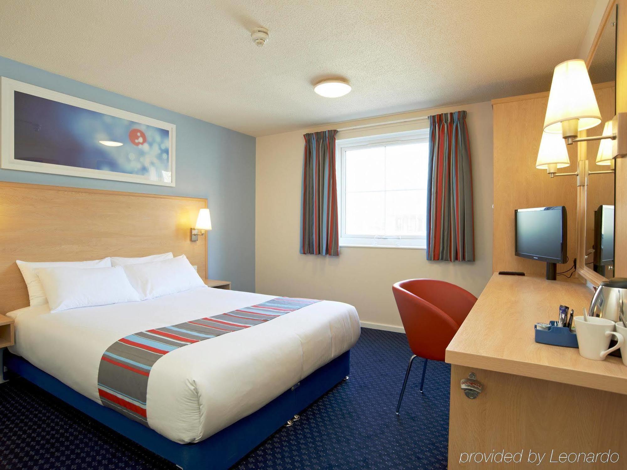 Travelodge Leeds Central Экстерьер фото