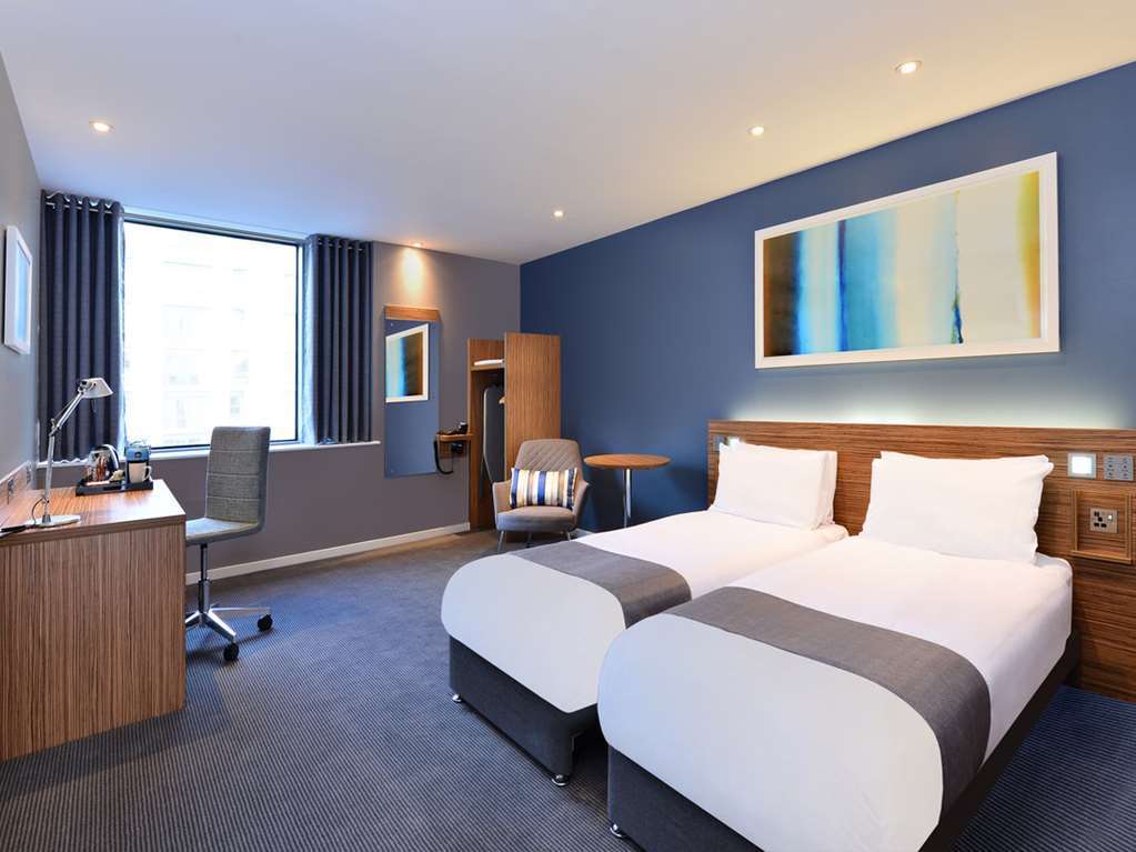 Travelodge Leeds Central Номер фото