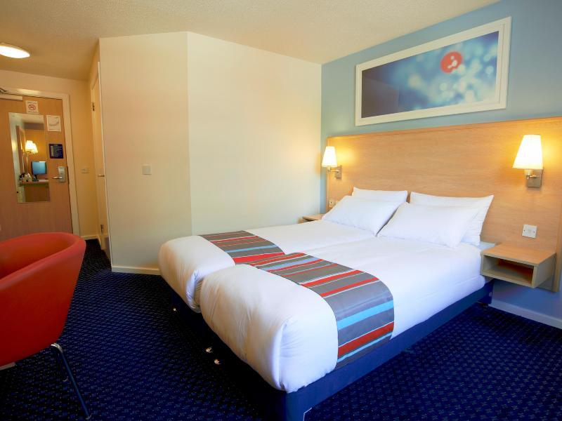 Travelodge Leeds Central Экстерьер фото