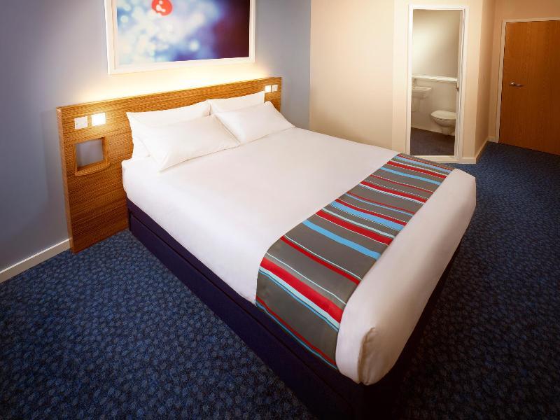 Travelodge Leeds Central Экстерьер фото