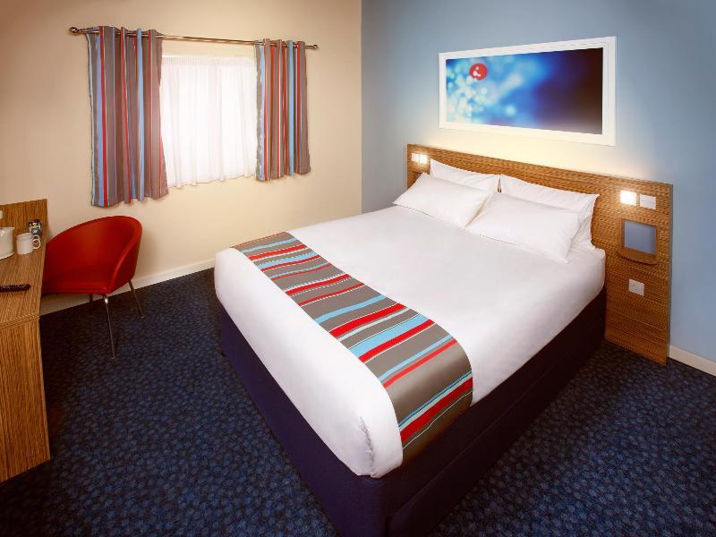 Travelodge Leeds Central Экстерьер фото