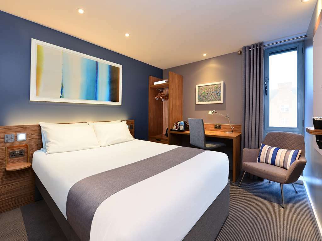 Travelodge Leeds Central Номер фото