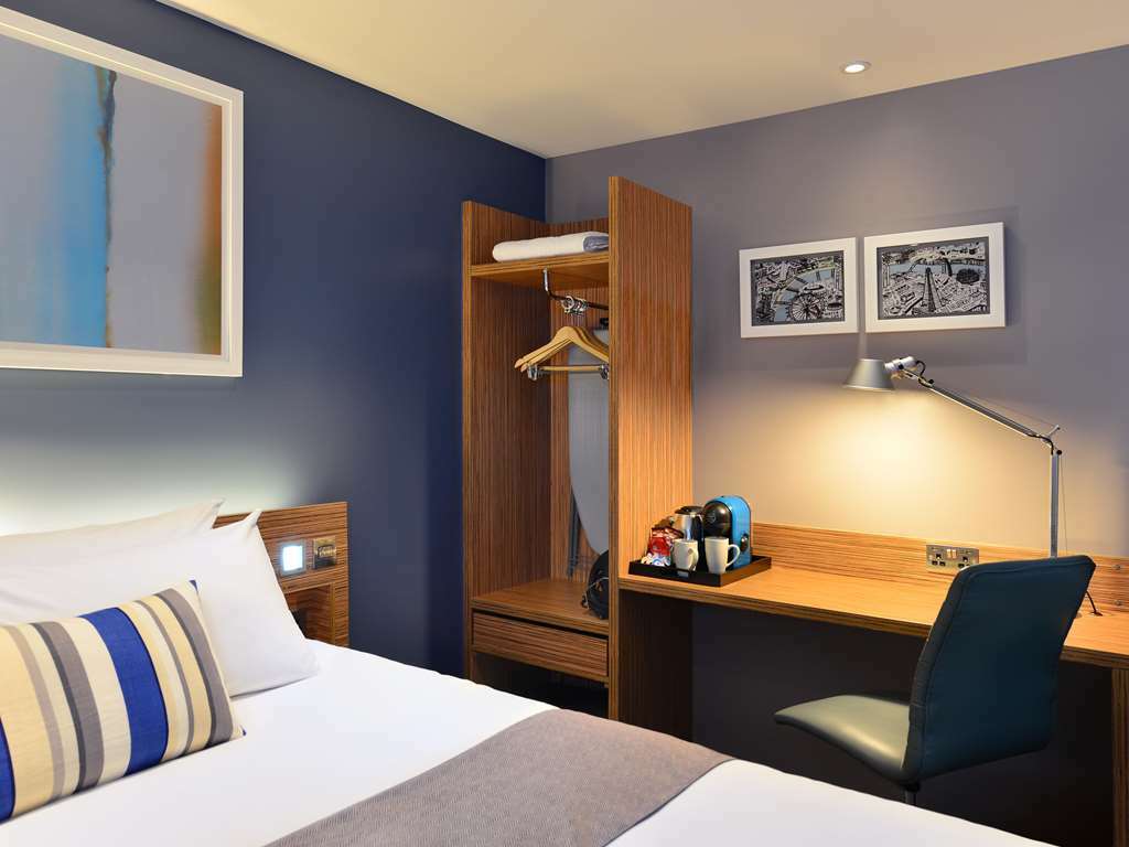 Travelodge Leeds Central Номер фото