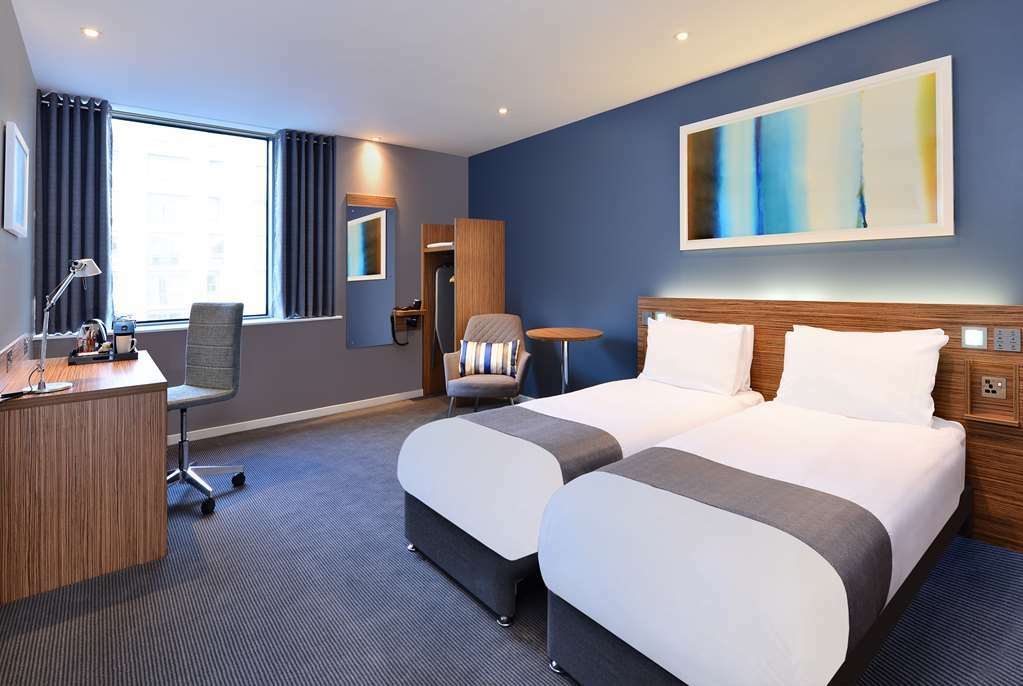 Travelodge Leeds Central Номер фото